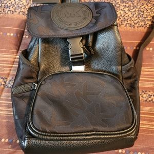 Micheal Kors Sling pack
